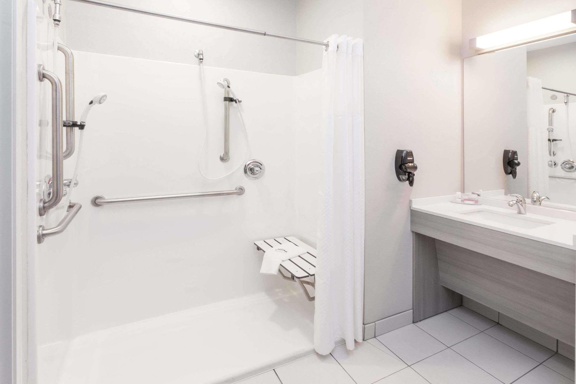 Microtel Inn & Suites By Wyndham West Fargo Near Medical Center Extérieur photo